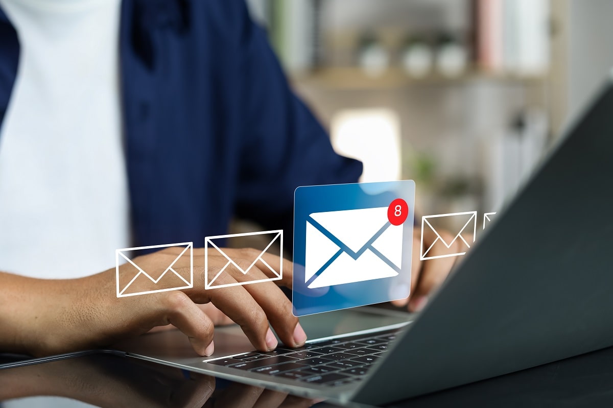 email/text icon (the envelope)