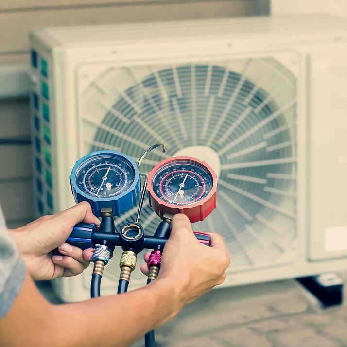 Air,Conditioner,Technician,Checks,The,Operation,Of,Industrial,Air,Conditioners.
